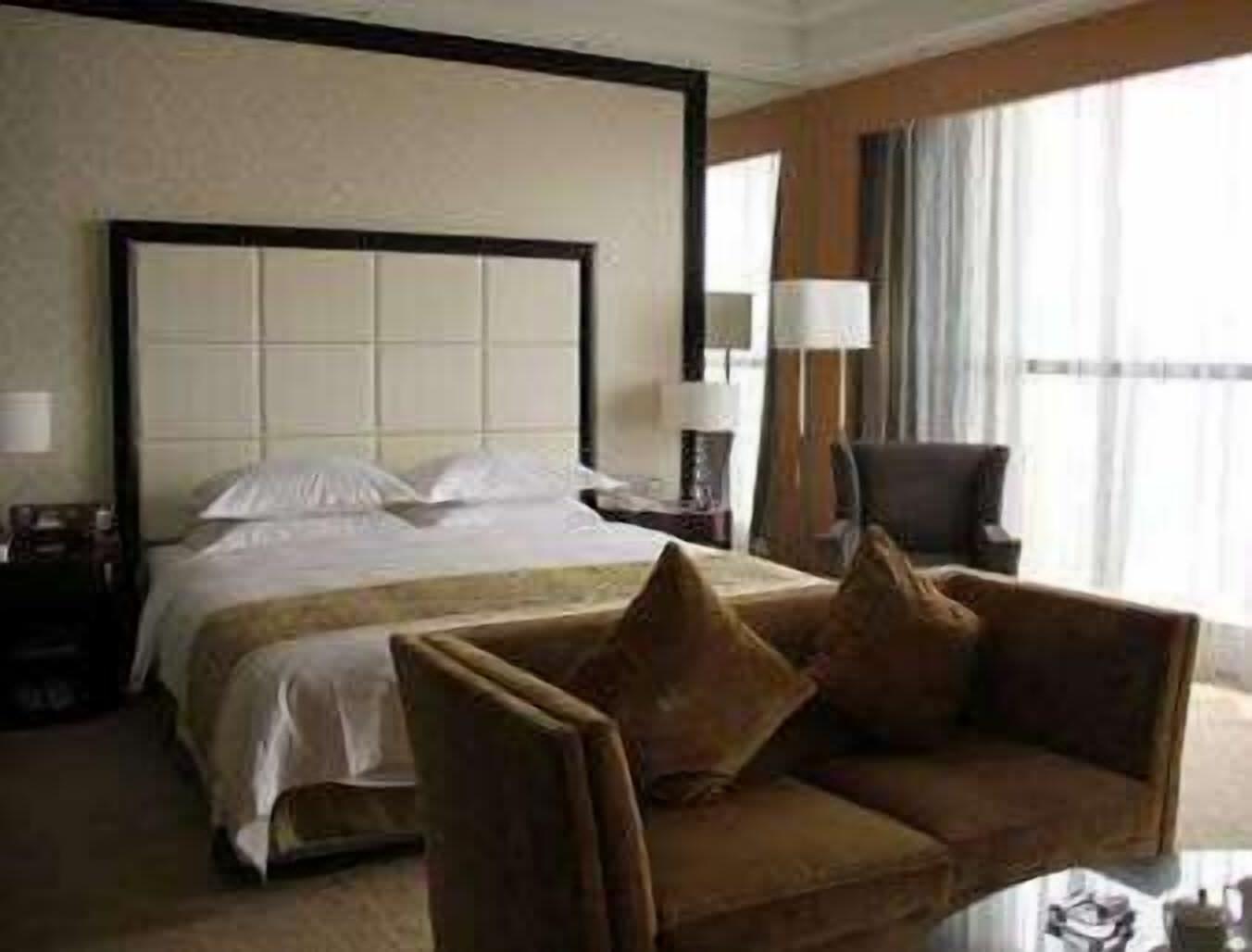 Weifang Ramada Plaza Hotel Exterior foto